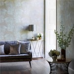 tkan_Harlequin_PALMETTO FABRICS_Harlequin-Palmetto-Operetta-Wallpaper-grey-sofa-art-nouveau_Tkani_Da